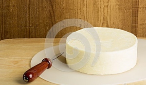round-block-cheese-knife-25726443